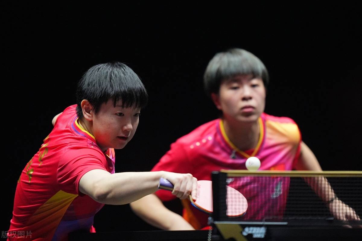 国乒一次失误导致丢分，勇士主帅愤怒砸战术本！！的简单介绍